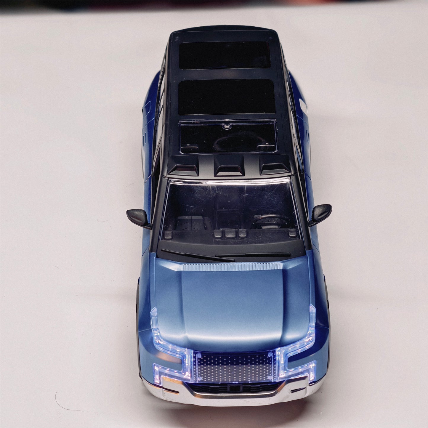 Moka U8 rechargeable 1:12 scale rc car with automatic opening Doors