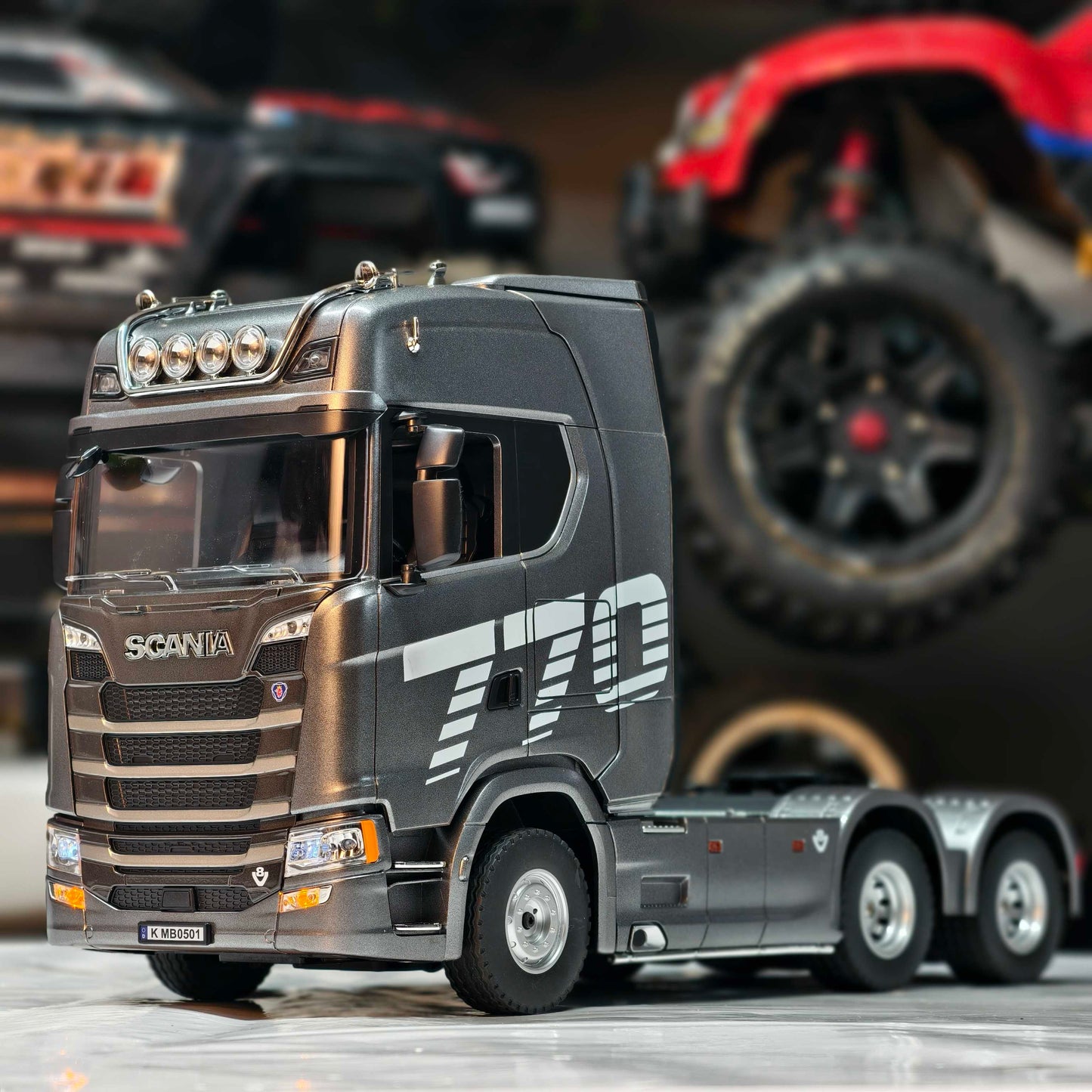 Huina 1501 1/18 Scale Scania RC Tractor Truck Trailer β 19CH 2.4GHz RTR with Full Lights | India