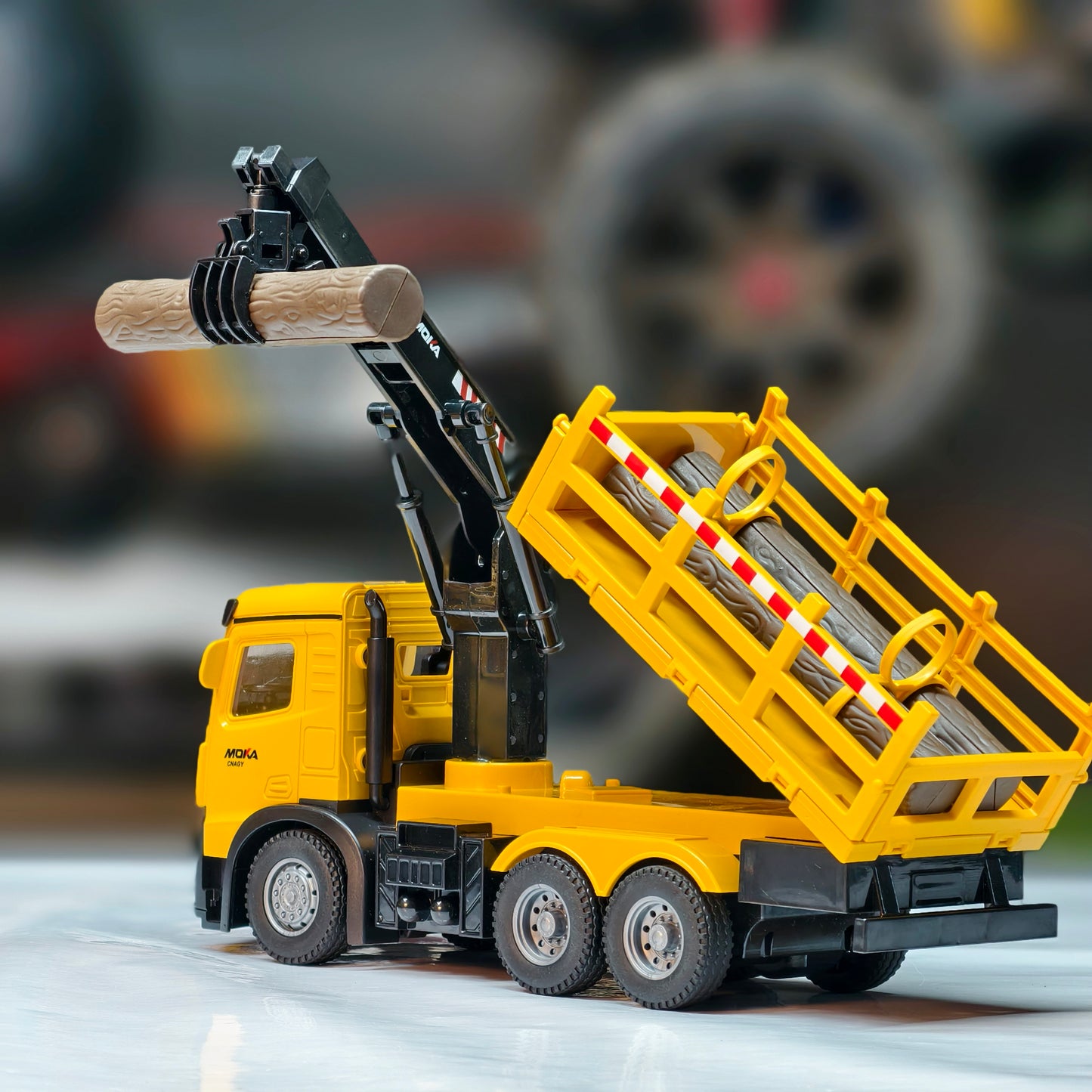 "6-Channel RC Log Truck with Crane