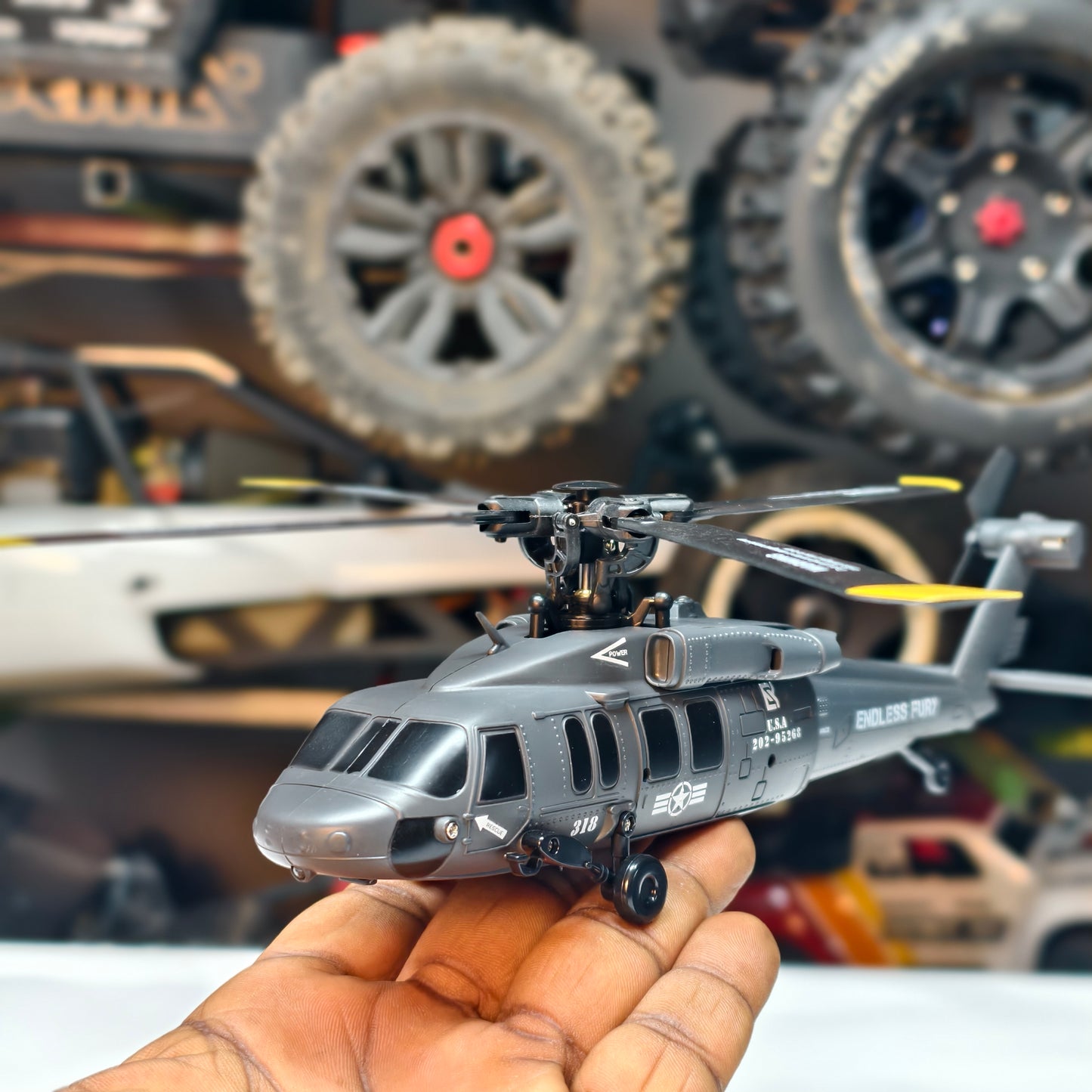 6-Channel Extreme 2.4GHz RC Helicopter with 6-Axis Gyro – Military Scale Design
