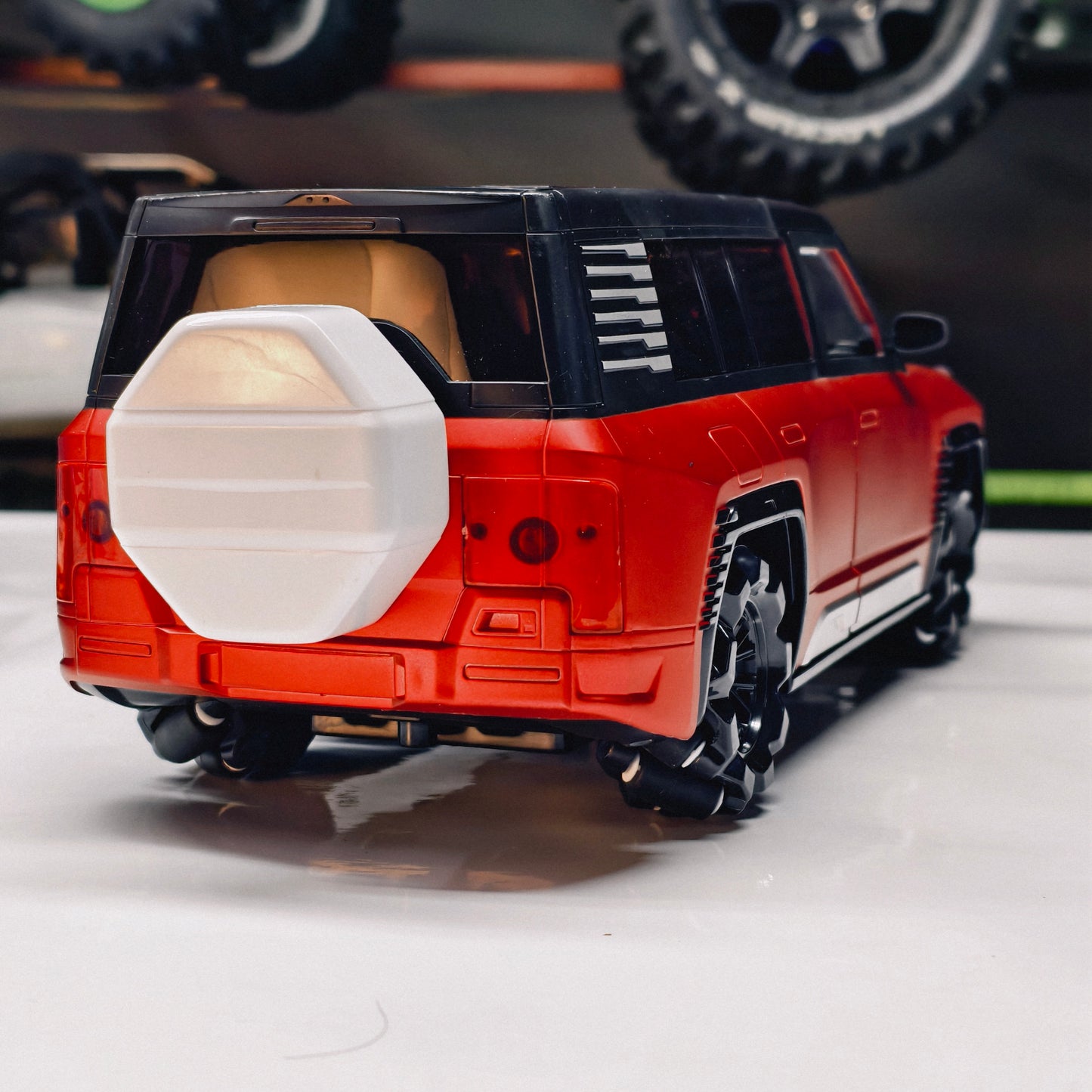 Moka U8 rechargeable 1:12 scale rc car with automatic opening Doors